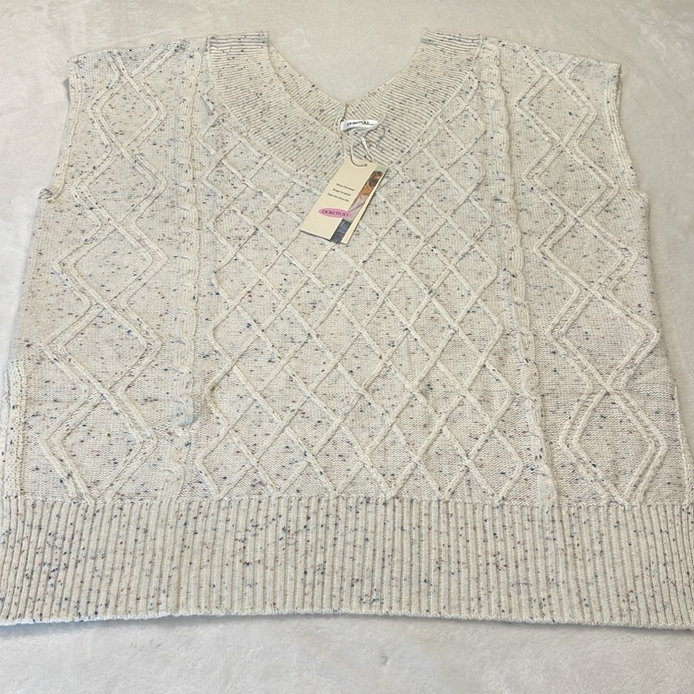 DOKOTOO WOMENS SIZE M. Speckled Knit Pullover Sweater Vest. V-Neck